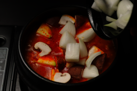 Острый корейский суп кочудян-чиге