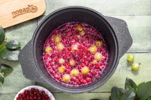 Варенье из крыжовника и красной смородины