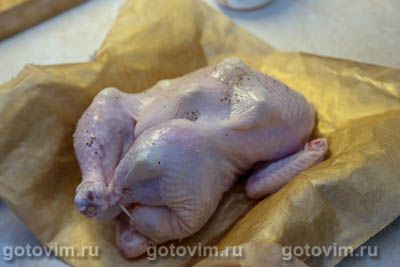 Курица, запеченная с сырным маслом под кожей