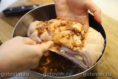 Свинина с чесноком и зернистой горчицей в духовке Свинина с чесноком и зернистой горчицей в духовке