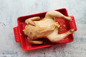 Курица запеченная с яблоками и апельсинами Курица запеченная с яблоками и апельсинами