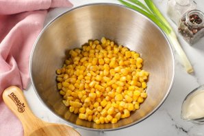 Крабовый салат классический без огурца Крабовый салат классический без огурца