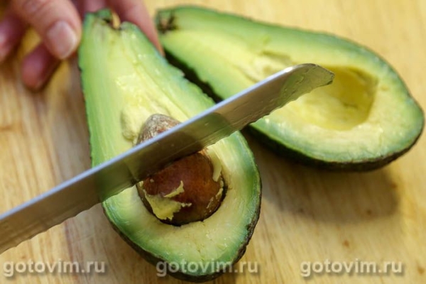 Поке с красной рыбой и авокадо