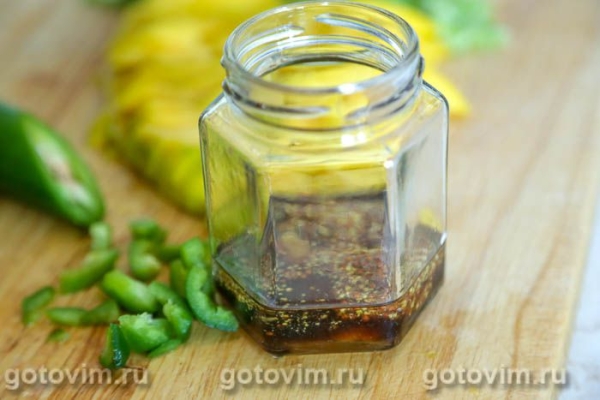 Салат из манго с сельдереем, сыром моцарелла и чили Салат из манго с сельдереем, сыром моцарелла и чили