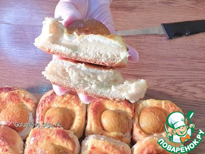 Открытые булочки с кремом и нектаринами