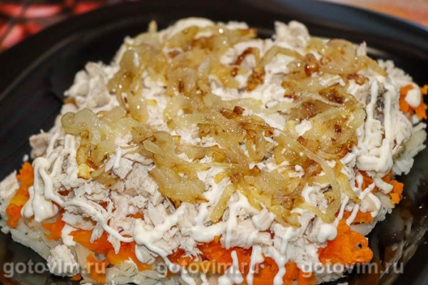 Салат «Сугробы» с курицей, яйцом и сыром Салат «Сугробы» с курицей, яйцом и сыром