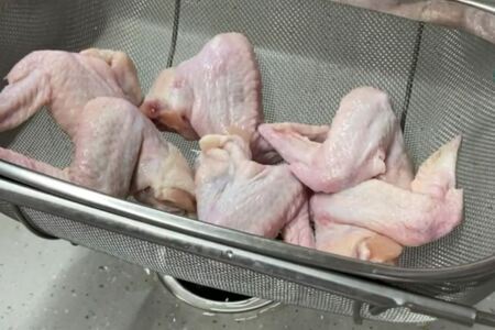 Куриные крылья с пастой кочудян Куриные крылья с пастой кочудян