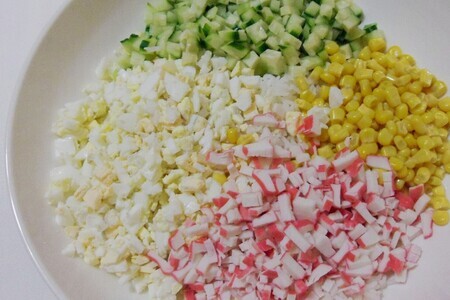 Салат из крабовых палочек "новогодний" Салат из крабовых палочек "новогодний"