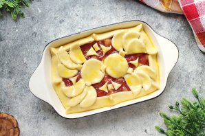 Пирог с клубникой и ревенем