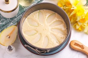 Шарлотка с грушами в аэрогриле