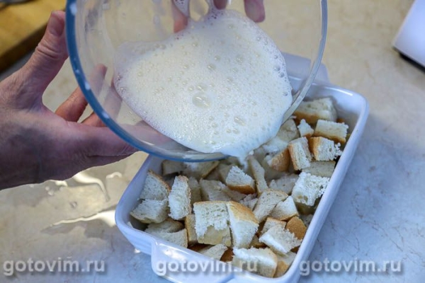 Хлебная запеканка с клубникой и творожным сыром