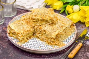 Слоеный торт "Лентяйка" Слоеный торт "Лентяйка"