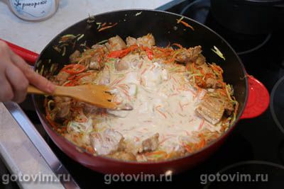 Свинина Тхабо в кокосовом молоке с овощами и рисовой лапшой Свинина Тхабо в кокосовом молоке с овощами и рисовой лапшой