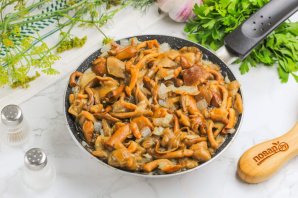 Жареные опята с луком