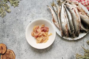 Соленая икра корюшки