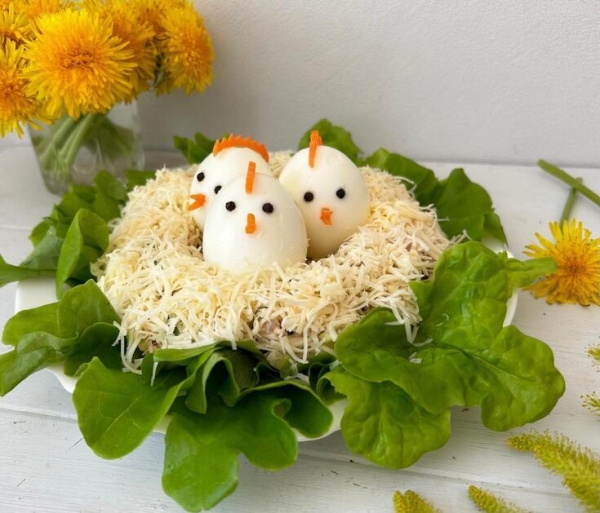 Салат "цыплята в гнезде"