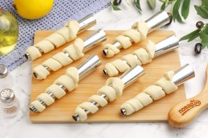 Закусочные слойки "Змейки" Закусочные слойки "Змейки"