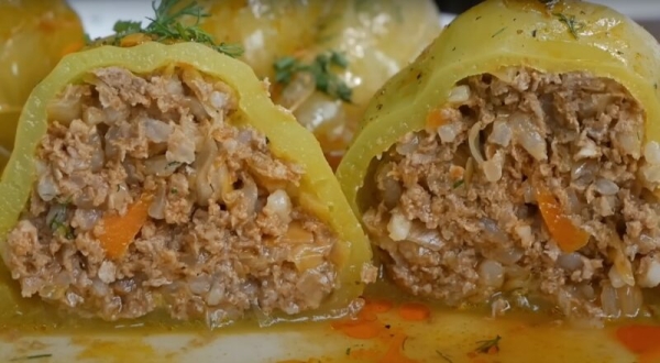 Фаршированные перцы, как у бабушки: невероятно сочные и ароматные. Ресторанное блюдо без лишних усилий Фаршированные перцы, как у бабушки: невероятно сочные и ароматные. Ресторанное блюдо без лишних усилий