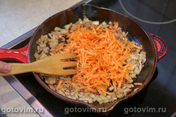 Жареная куриная печень с луком и яйцом