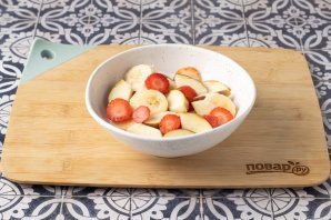 Фруктово-ягодный салат с йогуртом Фруктово-ягодный салат с йогуртом