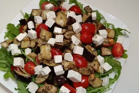 Салат с запеченными баклажанами Салат с запеченными баклажанами