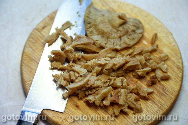 Блины с солеными груздями и сметаной Блины с солеными груздями и сметаной