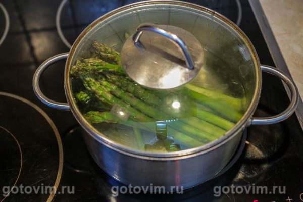 Спаржа с польским соусом