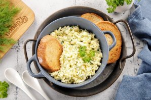 Салат из сыра с чесноком Салат из сыра с чесноком