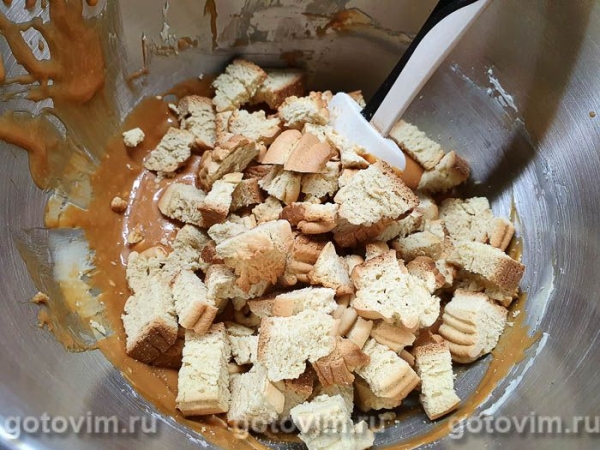 Десерт «Муравейник» с жареным миндалем Десерт «Муравейник» с жареным миндалем