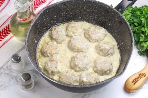 Ежики в сливочном соусе