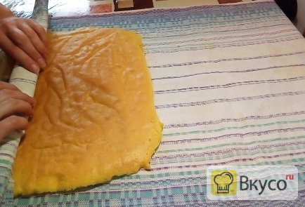 Бисквитный рулет с кремом из сгущенки и сливочного масла Бисквитный рулет с кремом из сгущенки и сливочного масла