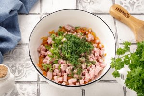 Салат "Обжорка" с колбасой Салат "Обжорка" с колбасой