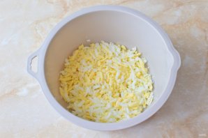 Рулетики с сыром и чесноком