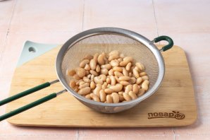 Салат из фасоли, моркови и сельдерея Салат из фасоли, моркови и сельдерея