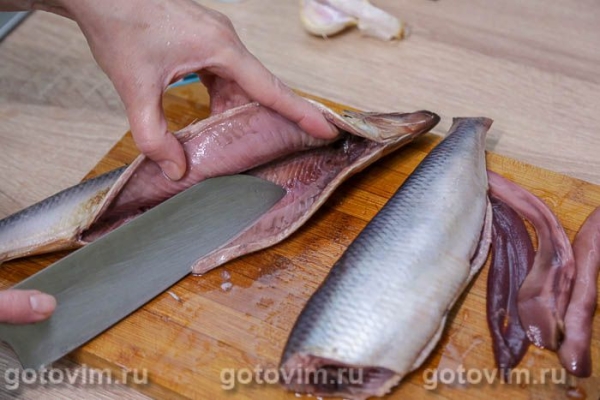 Сельдь в свекольном маринаде (из свежей сельди)