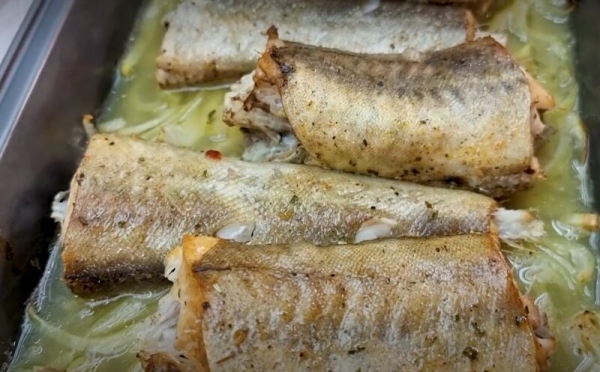 Минтай больше не жарю, а готовлю только так. Вкусный и полезный ужин для всей семьи Минтай больше не жарю, а готовлю только так. Вкусный и полезный ужин для всей семьи