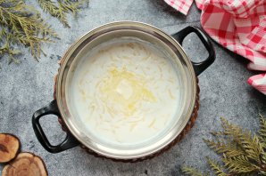 Молочный суп с домашней лапшой Молочный суп с домашней лапшой