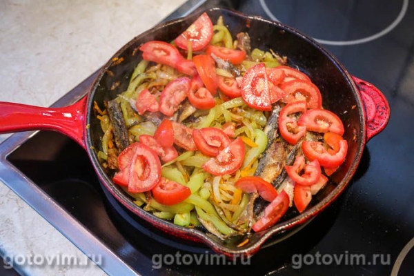 Черноморская ставридка, жаренная с овощами