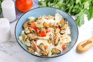 Салат с мидиями и помидорами Салат с мидиями и помидорами