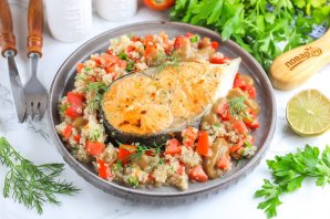 Огненный лосось с киноа и томатами Огненный лосось с киноа и томатами