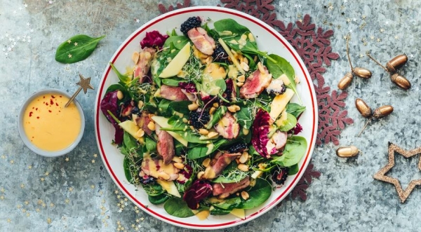 Салат с утиной грудкой, манго и ежевикой, пошаговый рецепт с фото