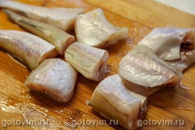 Минтай, запеченный под шубой со свеклой