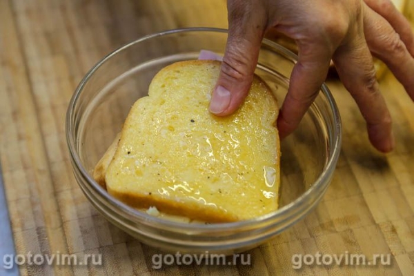 Сэндвич с колбасой и сыром в яйце Сэндвич с колбасой и сыром в яйце