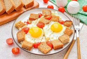 Яичница с гренками Яичница с гренками