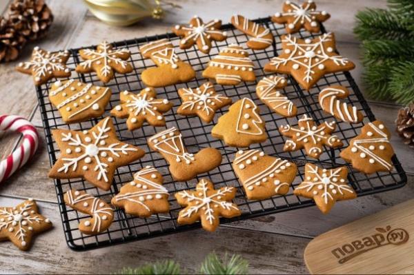 Имбирные новогодние пряники с глазурью Имбирные новогодние пряники с глазурью