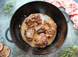 Говяжий хвост с картошкой Говяжий хвост с картошкой