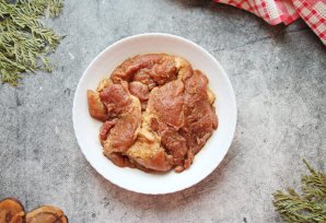 Новогодний мясной шар Новогодний мясной шар