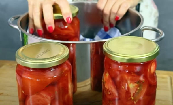 Помидоры в банке, как свежие: хрустят до самой весны! Рецепт лучшего зимнего томатного салата Помидоры в банке, как свежие: хрустят до самой весны! Рецепт лучшего зимнего томатного салата