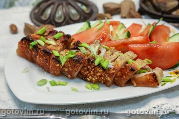 Свинина с аджикой, запеченная до хрустящей корочки Свинина с аджикой, запеченная до хрустящей корочки