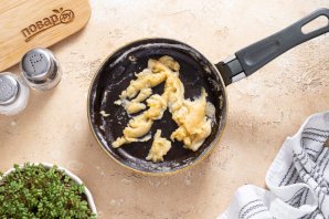 Шампиньоны в сметанном соусе Шампиньоны в сметанном соусе